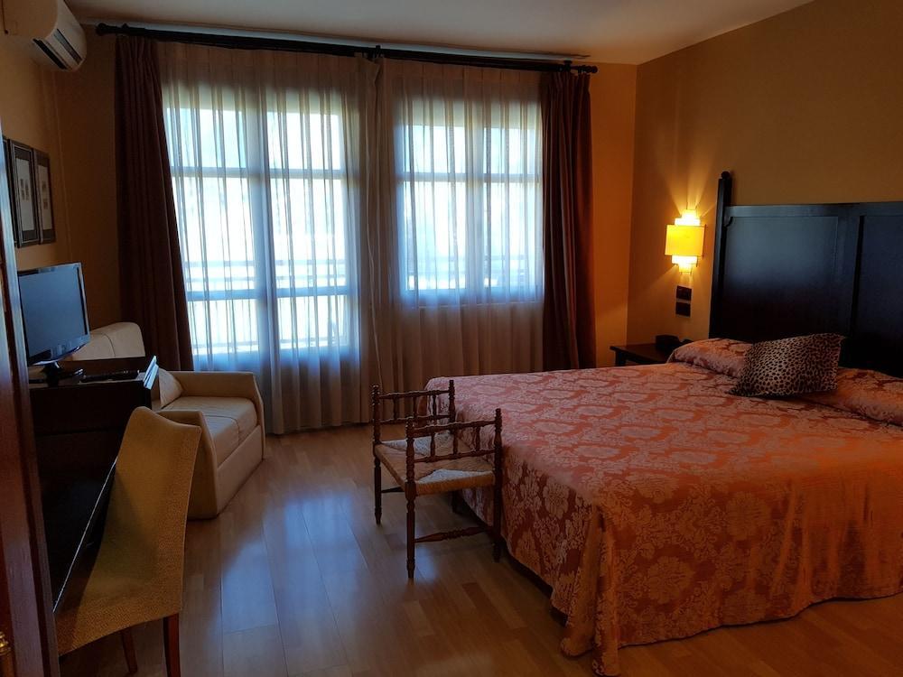 Hotel Cotiella Campo  Eksteriør bilde