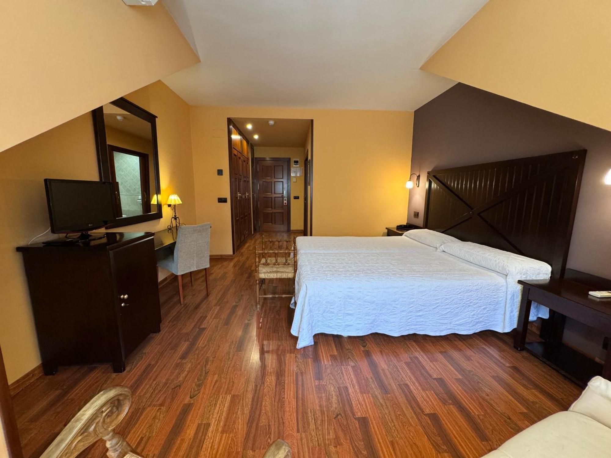 Hotel Cotiella Campo  Eksteriør bilde